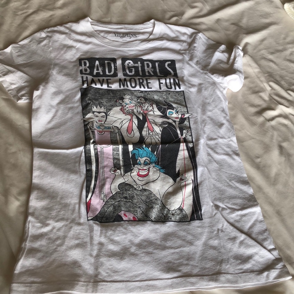 Graphic Tee Women’s medium 🌟